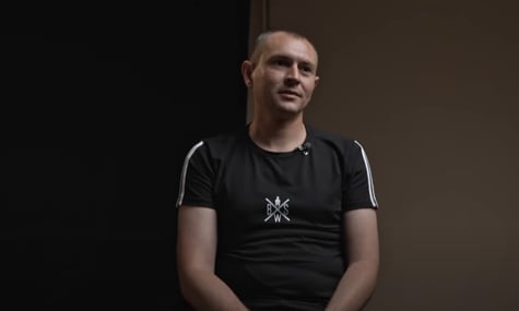 Військовий, якому на тілі випалили напис «Слава росії», розповів про полон і заявив, що хоче повернутися на службу