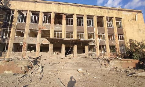 Окупанти вдарили авіабомбою по Куп’янську та обстріляли село Кіндрашівка, є поранені