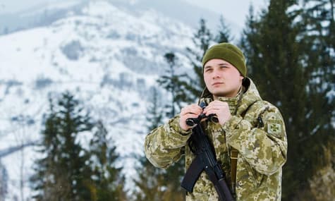Пограничники Украины и Румынии с авиацией ищут потерявшихся в горах мужчин