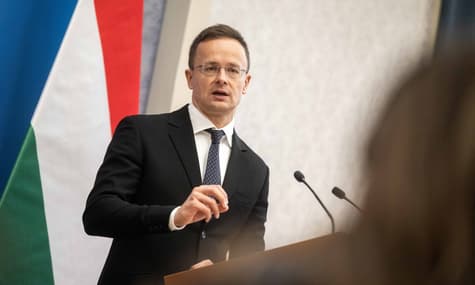 Глава МЗС Угорщини заявив, що лідери ЄС, які підтримали санкції проти рф, мають піти у відставку