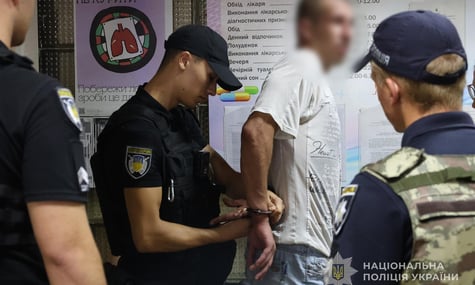У Запоріжжі ветеран напав на лікаря, бо той не давав йому військової інвалідності. Його затримали