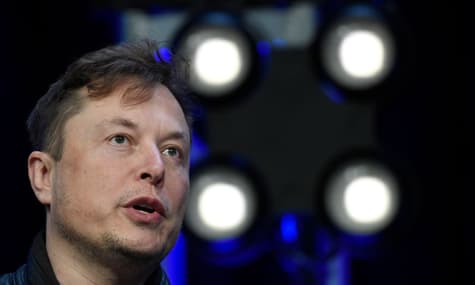Ілон Маск у Twitter запитав користувачів, чи знімати блокування з акаунту Трампа