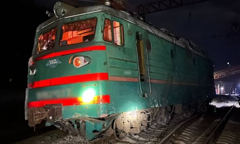 На Харківщині вантажівка зіткнулася з пасажирським поїздом