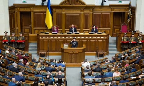 Конституционный суд «безотлагательно» начнет рассматривать законность роспуска Рады Зеленским