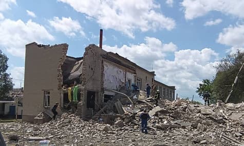 Окупанти обстріляли школу на Донеччині: загинули вчителька й бухгалтерка