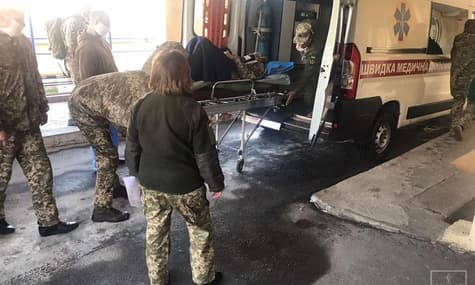 В Киев эвакуировали 10 раненых и двух больных военных
