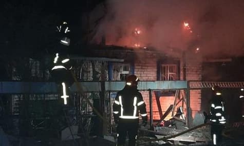 В Донецкой области в результате обстрела погиб человек, повреждены дома и админздание — ОВА