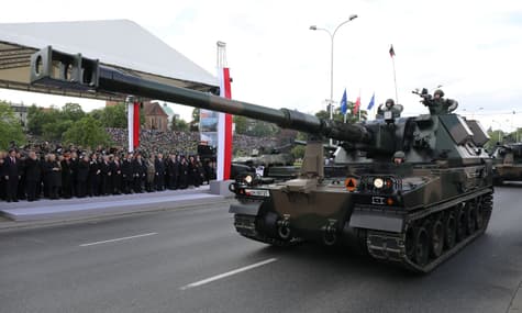 Польщі дозволили постачати в Україну гаубиці Krab, які містять компоненти з різних країн — Reuters