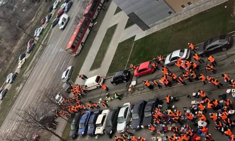 ПриватБанк звернувся до поліції через блокування офісу в Дніпрі «мітингарями Коломойського»