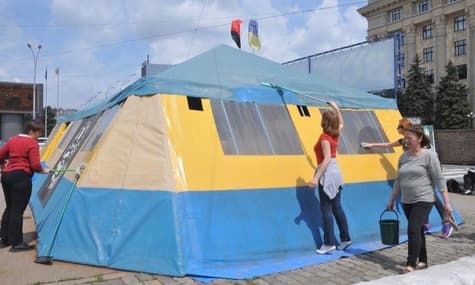 Апелляционный суд отклонил жалобу горсовета Харькова, который хотел убрать палатку по сбору помощи военным