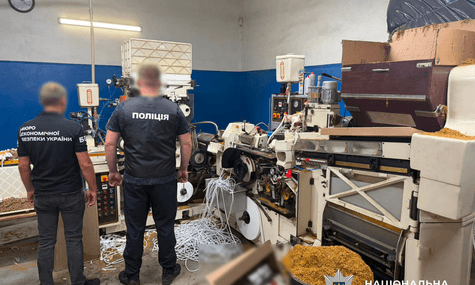 Виробляли до 130 тисяч пачок сигарет на добу. Правоохоронці ліквідували дві підпільні тютюнові фабрики