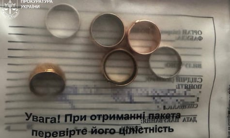На Харківщині працівниця моргу крала речі загиблих воїнів та здавала їх у ломбард — слідство
