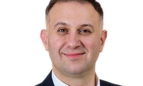 Депутатом замість померлого Кабанова визнали Сергія Карабуту. Раніше від мандата відмовився ймовірний власник «Джокера»