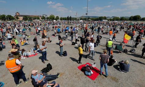 У Німеччині тисячі людей вийшли на протести проти карантинних обмежень