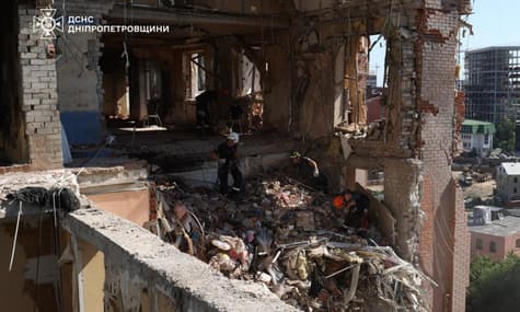 Удар по Дніпру 28 червня: під завалами шукають іще одну людину