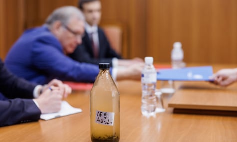 Молдова вручила російському послу пляшку брудної води з Дністра