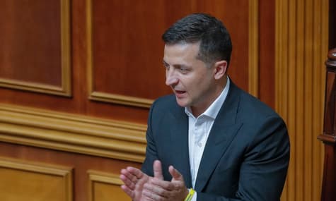Зеленский пригрозил депутатам роспуском через год. Ранее о таком сценарии говорил Коломойский