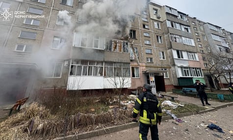 Наслідки влучання російського дрона в багатоповерхівку в Чернігові, 25 грудня 2025 року