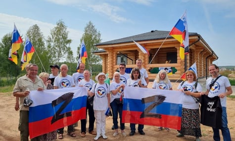 Робітник компанії-постачальника Бундесверу зробив фото із Z-прапором. Фірма каже, що не знала про його звʼязки з рф