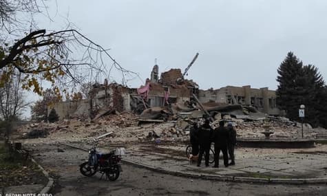 Окупанти знищили в Гуляйполі будинок культури і спорту