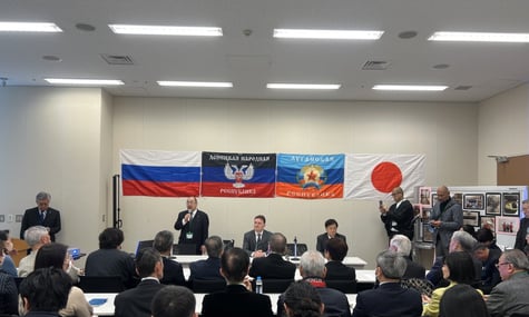 Посольство росії в Японії вивісило прапори самопроголошених «ДНР» і «ЛНР» на антиукраїнському семінарі в японському парламенті