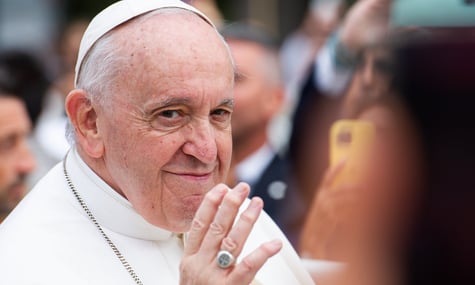 Черниця, яку нагороджував Зеленський, розповіла, що Папа Франциск заповів їй кошти на машини «швидкої» для України