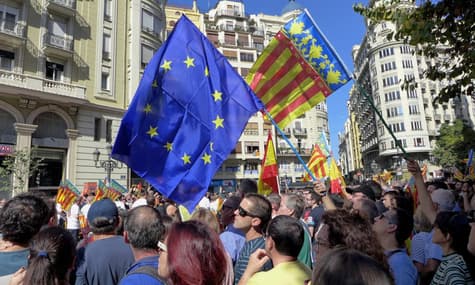 У Барселоні тисячі каталонців влаштували марш за єдність у Національний день Іспанії