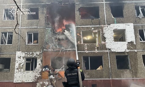 Наслідки влучання російського дрона в багатоповерхівку в Чернігові, 25 грудня 2025 року