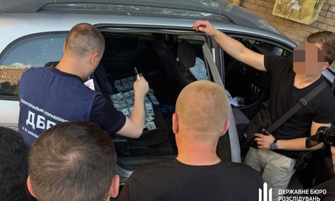 У Хмельницькому правоохоронець вирішив віддати борг допомогою з «інвалідністю»