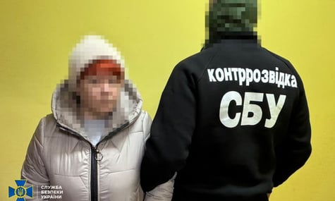 У Хмельницькому жінка ставила приховані камери біля військових об’єктів на замовлення рф — СБУ