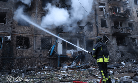 На Херсонщині внаслідок російських обстрілів загинув водій «швидкої». Ще 40 людей поранені, серед них — немовля