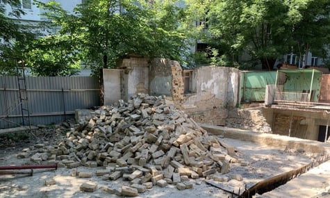 Активісти виявили, що в Києві розбирають залишки палацу гетьмана Розумовського. Мінкульт відреагував