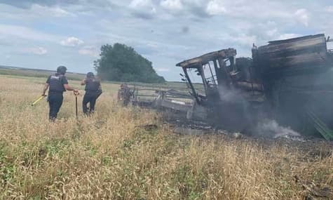 В Харьковской области на противотанковой мине взорвался комбайн: водитель получил ранения