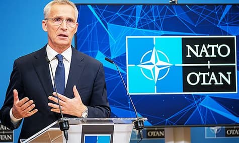 НАТО внимательно следит за ядерными силами россии, пока никаких изменений не видели — Столтенберг