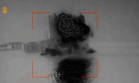 Сили оборони вдарили по буровій вежі в Чорному морі. Там росіяни зберігали військову техніку — ВМС