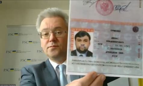 Українська делегація показала ОБСЄ російські паспорти Пушиліна та інших ватажків бойовиків