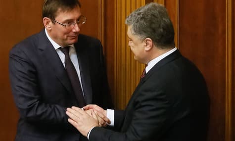 Порошенко повернув генпрокурору Луценку заяву про відставку