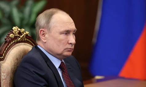 путін сказав, що його «повісять», якщо Донбас так і не вдасться повністю захопити — Economist