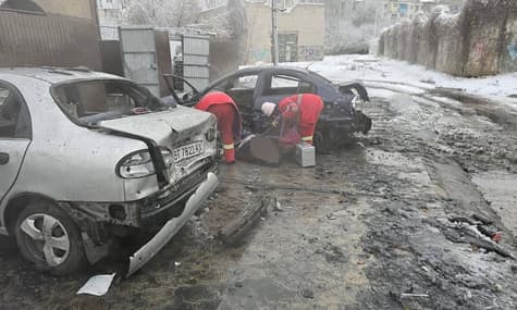 российская армия обстреляла автостоянку в Херсоне: погибли два водителя