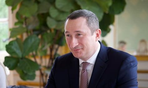 Родина міністра Чернишова виїхала з України — УП