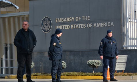 «Жодних змін немає». Посольство США в Києві заперечило заяву Каллас про евакуацію свого персоналу, МЗС України теж спростувало