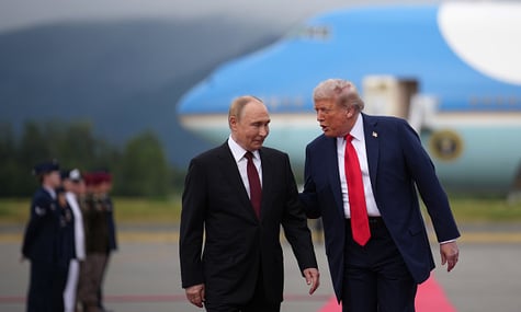Трамп погодив нову стратегію щодо рф. Послаблення санкцій в обмін на звільнення політв’язнів — Atlantic