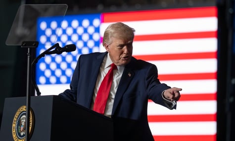 Трамп знову підвищив глобальні мита з 10% до 15%, критикуючи заборону Верховного суду