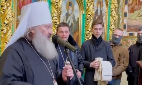 СБУ сопроводила митрополита УПЦ МП Павла. Он говорил, что его вызвали на допрос