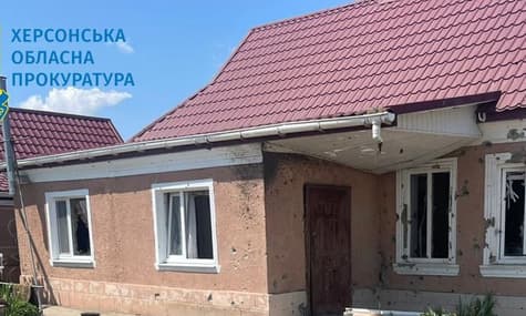 В Херсонской области россияне ударили по жилому дому: ранена 3-летняя девочка