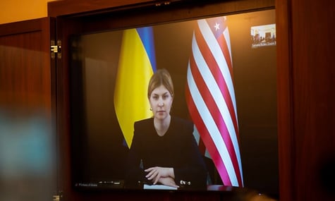 «Терміново потрібно зняти». Заміна Стефанішиної у США може бути пов’язана зі справою про квартиру, про яку розповідало hromadske — медіа