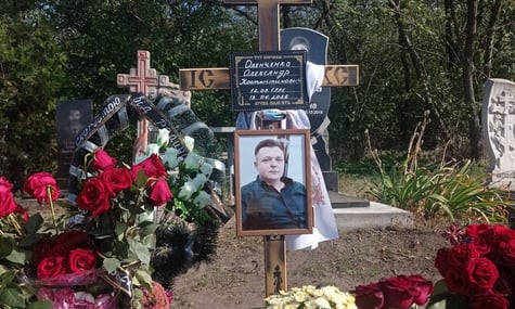 Громада на Дніпропетровщині просить перевірити інформацію про поховання нібито російського військового під виглядом пожежника