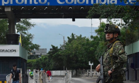 Колумбія розгортає сили вздовж кордону з Венесуелою, побоюючись напливу біженців