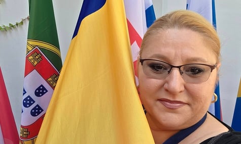 Євродепутатка з Румунії, що була проти виступу Зеленського в парламенті, пригрозила «переламати йому ноги»