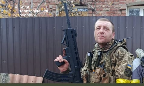 Военный 112 бригады сумел раненым выйти из плена и забрал с собой россиянина